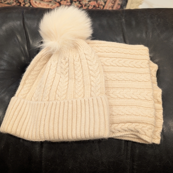 Loro Piana Accessories - Loro Piana Beige Wool Blend Knitwear Set Hat + Scarf